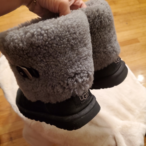 Ugg Australia Ellee Sheepskin Boots WMS 7 - Picture 2 of 5